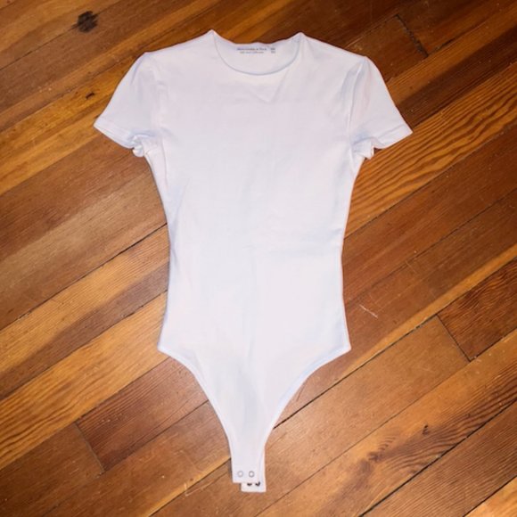 EUC ABERCROMBIE & FITCH SHORT SLEEVE PLAIN WHITE BODYSUIT SIZE XXS - Picture 1 of 3